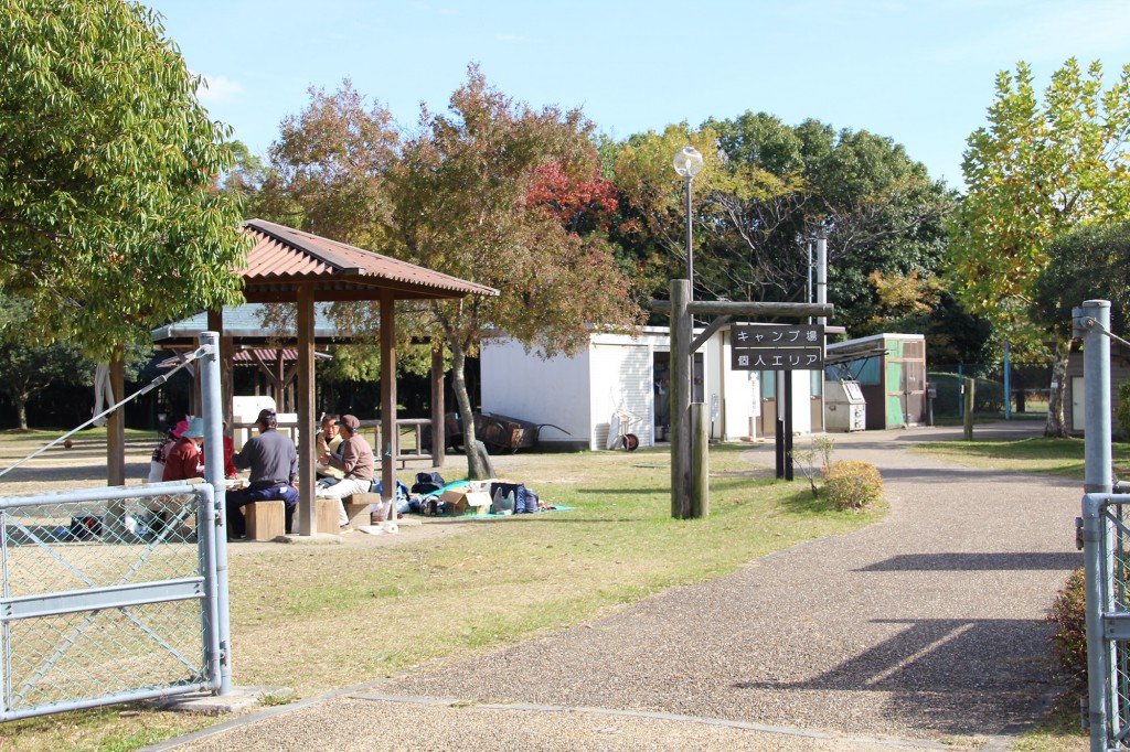 矢橋帰帆島公園　キャンプ　BBQ