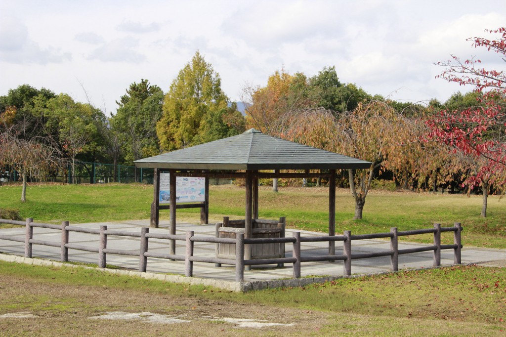 矢橋帰帆島公園　屋根